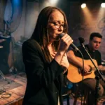 Cantora de Anápolis busca acordos para reparar prejuízos após denúncias de golpes