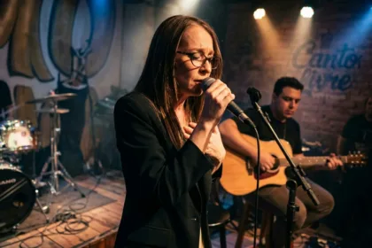 Cantora de Anápolis busca acordos para reparar prejuízos após denúncias de golpes