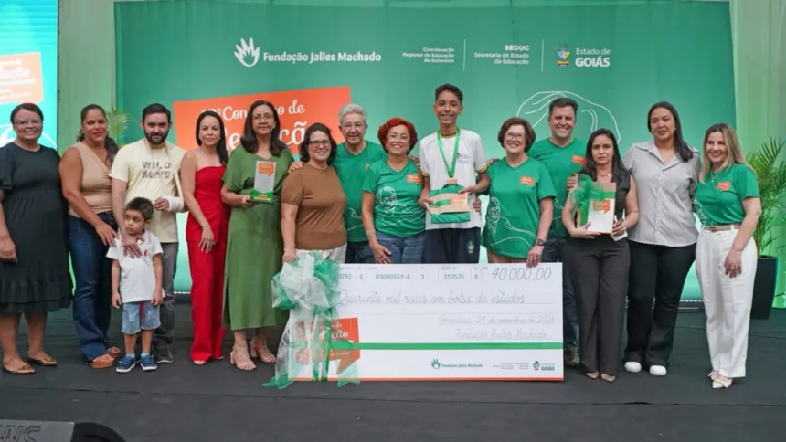 Concurso de Redação Dr. Otávio premia estudantes e reforça legado de incentivo à educação em Goianésia Concurso de Redação Dr. Otávio premia estudantes e reforça legado de incentivo à educação em Goianésia