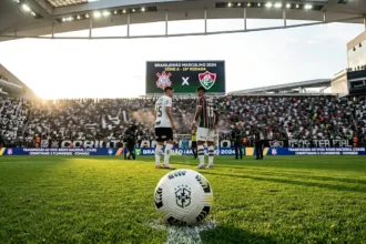 Corinthians e Fluminense se enfrentam na Neo Química Arena com transmissão da Rádio Nacional