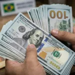 Dólar atinge R$ 5,22 e alcança maior patamar desde março em dia de instabilidade