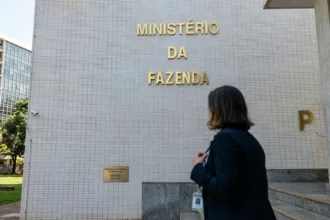 Equipe econômica corta estimativa de crescimento do PIB para 2% em 2026 e 2,3% em 2027