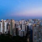 Frente fria avança por Goiás e traz chuva, raios e ventos de até 70 km/h
