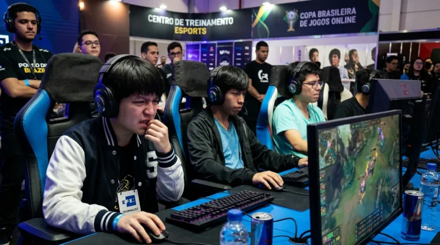 Frustração em jogos online molda comportamento juvenil mais que violência virtual Frustração em jogos online molda comportamento juvenil mais que violência virtual