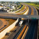 Homem morre após colisão entre bicicleta elétrica e caminhão na Br-153 em Anápolis
