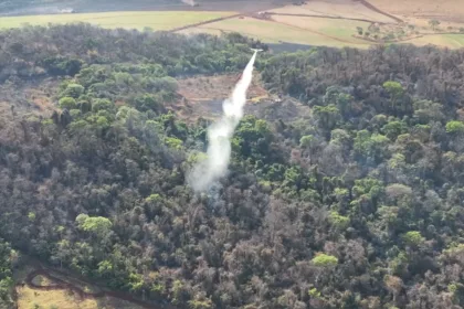 Incêndio de grandes proporções atinge serra da Usina em Goianésia