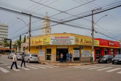 Loja no centro de Anápolis surpreende clientes com anúncio inusitado em aplicativo
