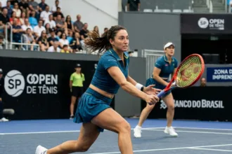 Luisa Stefani avança às semifinais do SP Open após desistência de adversárias