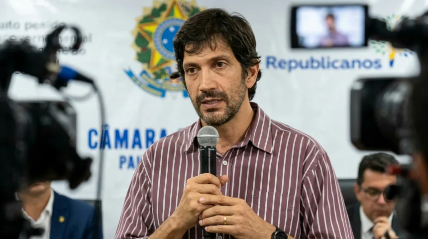Médico Samuel Gemus desiste de disputar vaga na Câmara pelo Republicanos após problemas financeiros Médico Samuel Gemus desiste de disputar vaga na Câmara pelo Republicanos após problemas financeiros