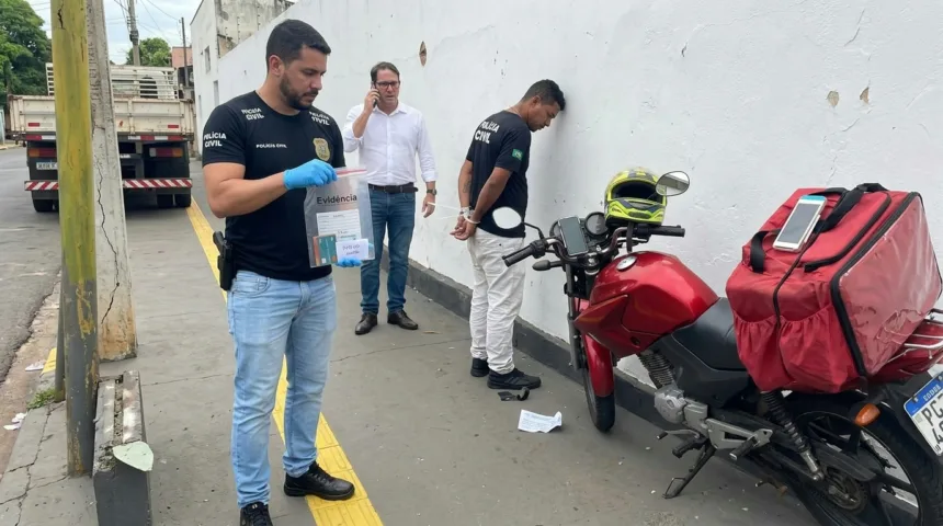 Motoboy é detido em Goiânia por aplicar golpe de R$ 18 mil contra idosa Motoboy é detido em Goiânia por aplicar golpe de R$ 18 mil contra idosa