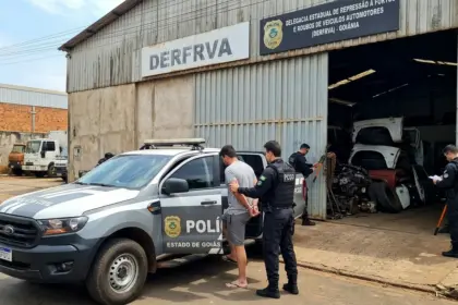 Operação policial desarticula esquema de desmanche de caminhonetes em Goiás
