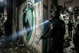 Operação policial no Complexo da Maré resulta em três mortes e prisões