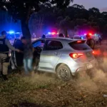 Perseguição policial após festa de som automotivo resulta em quatro prisões em Goiânia