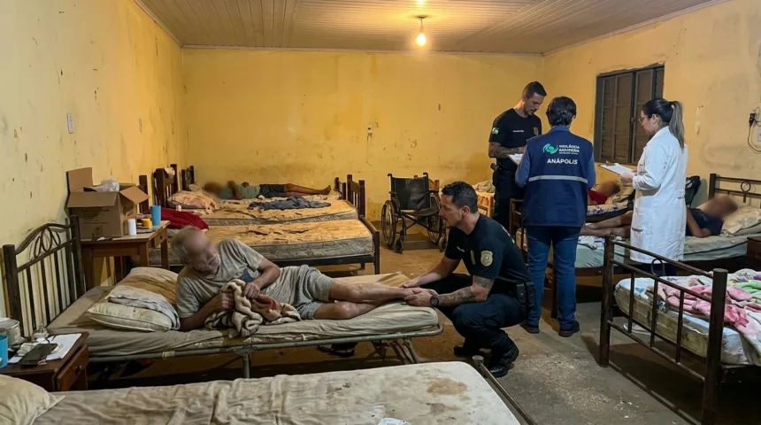Polícia interdita abrigo irregular em Anápolis e resgata 11 idosos em condições precárias