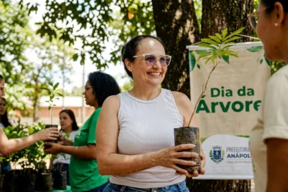 Prefeitura de Anápolis promove distribuição gratuita de mudas frutíferas no Parque Ipiranga