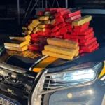 PRF apreende 80 kg de maconha em veículo transportado por caminhão-cegonha, na Br-153