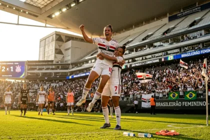 São Paulo bate Corinthians na Neo Química Arena e larga na frente pela taça do Brasileirão Feminino