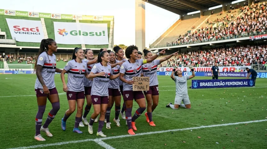 São Paulo garante vaga na final do Brasileirão Feminino após vitória sobre o Flamengo