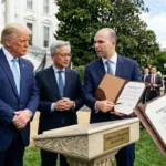 Trump firma acordo de autorregulação com gigantes da tecnologia para controle da IA