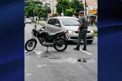 Acidente entre carro e moto mobiliza Bombeiros na Avenida Contorno, em Goianésia