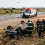 Acidente na GO-080 entre Goianésia e Barro Alto deixa vítima presa em carro após capotamento