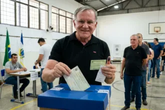Antônio Gomide exerce direito ao voto em Anápolis e projeta continuidade de mandato