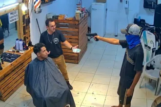 Assalto em barbearia de Anápolis é registrado por câmeras de segurança