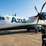 Azul é condenada a indenizar passageiro após falha em QR code impedir embarque em Goiânia