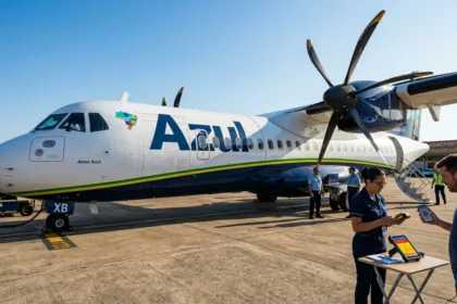 Azul é condenada a indenizar passageiro após falha em QR code impedir embarque em Goiânia