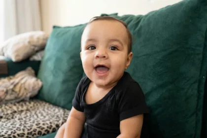 Bebê prematuro aguarda há oito meses por atendimento especializado em Goiânia