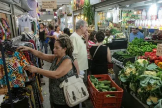 Benefícios sociais sustentam cidades do interior e cortes ameaçam comércio local, aponta USP
