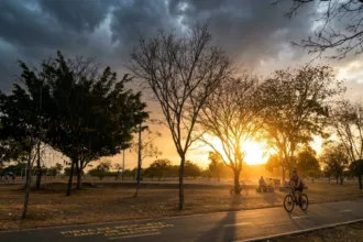 Calor extremo e tempestades marcam a previsão do tempo em diversas regiões do Brasil