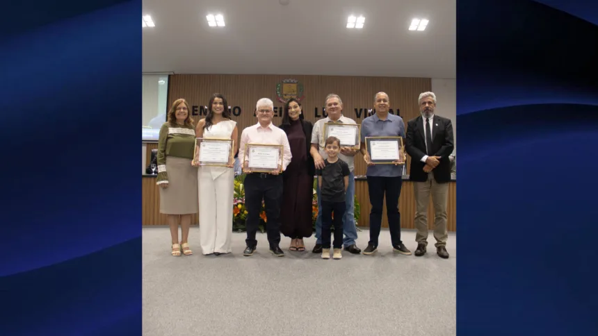 Câmara de Goianésia homenageia radialistas com Moção de Aplauso