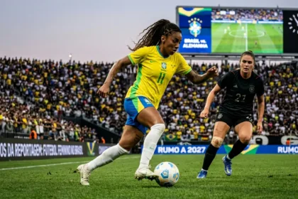 Caminhos da Reportagem explora a trajetória e os desafios do futebol feminino no Brasil