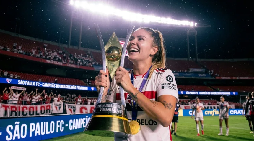 Carol Gil é convocada para a seleção brasileira após título do Brasileirão Carol Gil é convocada para a seleção brasileira após título do Brasileirão