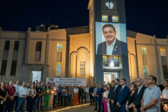 Catedral de Anápolis recebe homenagem luminosa ao deputado Amilton Filho