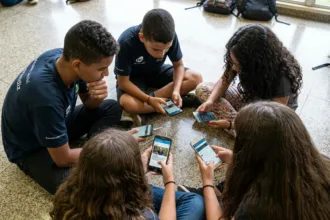 Celular na infância enfrenta resistência da maioria dos brasileiros