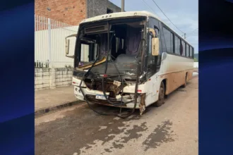 Colisão entre dois ônibus deixa 18 pessoas feridas na GO-438, em Goianésia