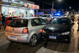 Colisão envolvendo BMW na Avenida Universitária gera movimentação em Anápolis