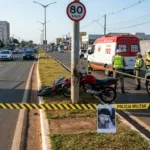 Colisão fatal de motociclista contra radar na Avenida Pedro Ludovico é filmada em Anápolis