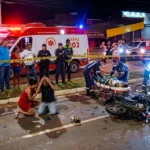 Colisão frontal entre carro e moto deixa um morto e um ferido em avenida