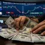Cotação do dólar recua quase 1% com Ibovespa em baixa após forte reação eleitoral