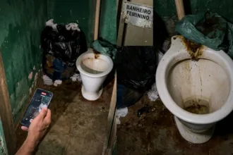 Dono de bar expõe banheiro feminino sujo e gera revolta
