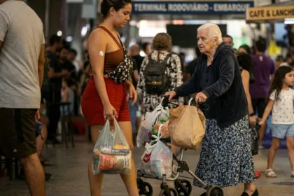 Economistas alertam que cortes profundos no orçamento federal ameaçam programas sociais