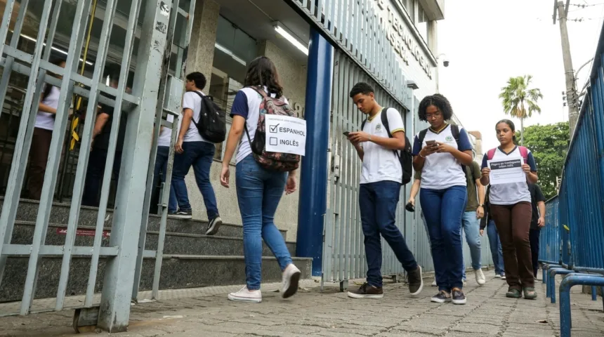 Enem 2026 encerra no domingo o prazo para escolha do idioma estrangeiro