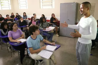 Enem 2026: inscritos automaticamente devem definir idioma e dados socioeconômicos