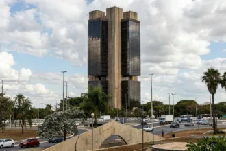 Especialistas questionam eficiência do corte de gastos na dívida pública