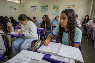 Estudantes brasileiros cobram ensino melhor e aulas dinâmicas