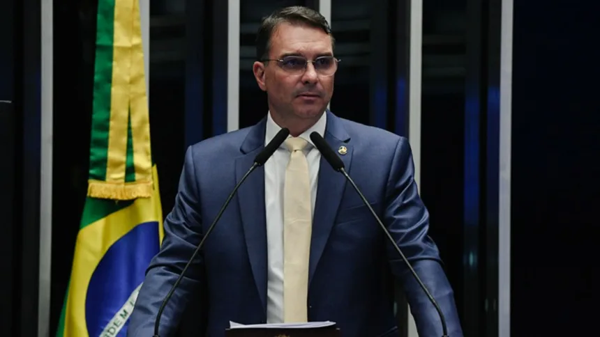 EUA vão emitir vistos para Flávio Bolsonaro e familiares