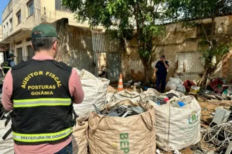 Fiscalização fecha ponto de reciclagem sob suspeita de receptação no Centro de Goiânia